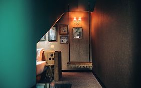 Pensao Amor Madam'S Lodge